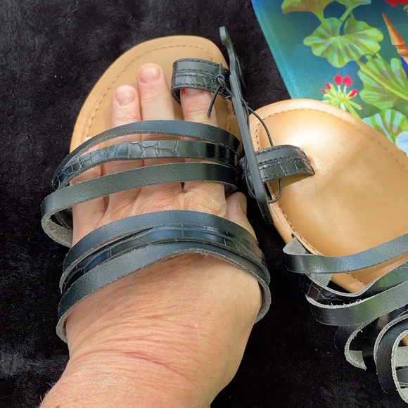 NWT Time and Tru Memory Foam Black & Tan Strappy Sandals Big Toe Loop Slip On 7 - Picture 12 of 12